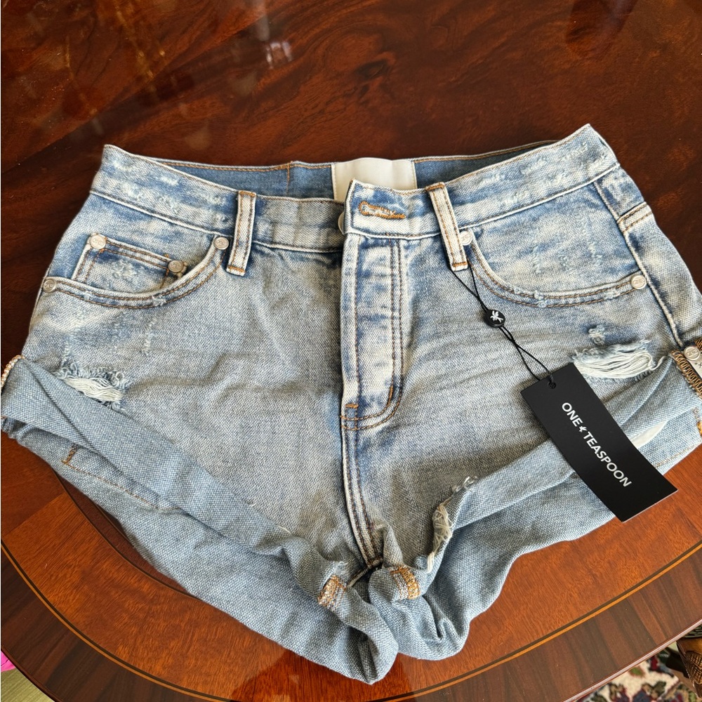 One Teaspoon jean shorts NWT. Size 24.  Hendrixe Bandits Low waist